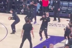 被篮球耽误的足球健将？东契奇赛前颠头球 水平还不差！