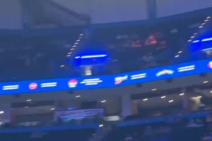 小菜一碟！东契奇赛前又投进了半场投篮